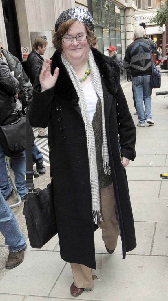 Susan Boyle à la sortie de la BBC à Londres, le 4 novembre 2010
