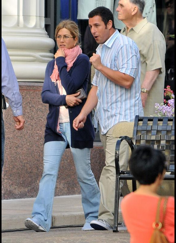 Jennifer Aniston et Adam Sandler sur le tournage de Just Go With It