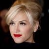 Gwen Stefani souligne sa bouche avait un vrai rouge carmin pour un effet glamour assuré.