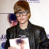 Justin Bieber signe son autobiographie au centre commercial The Grove de  Los Angeles, dimanche 31 octobre.
