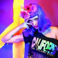 Katy Perry dévoile sa manucure colorée et complètement électrique !