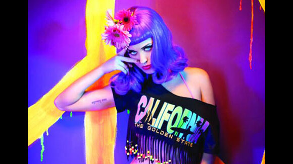 Katy Perry dévoile sa manucure colorée et complètement électrique !