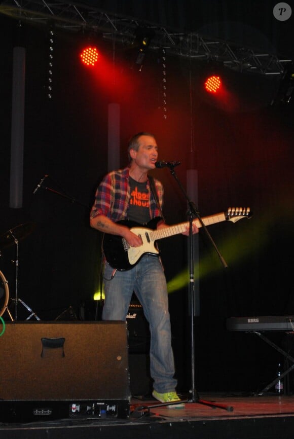 Didier Wampas lors d'un concert au profit de Mécénat Chirurgie Cardiaque, le 19 novembre 2010