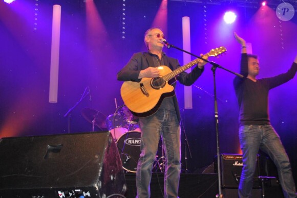 Michael Jones et Jérôme Anthony lors d'un concert au profit de Mécénat Chirurgie Cardiaque, le 19 novembre 2010