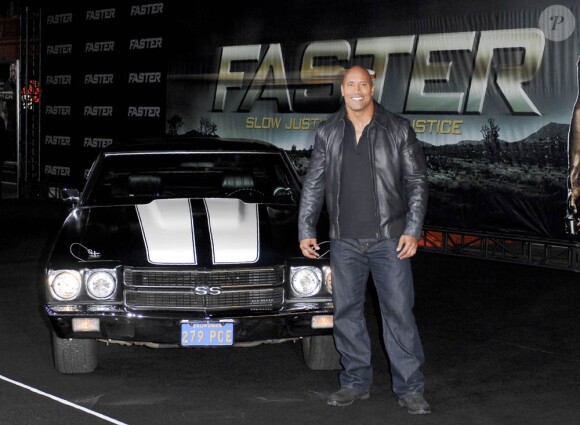 Dwayne Johnson lors de l'avant-première de Faster, qui s'est tenue au Graumann's Chinese Theatre d'Hollywood, à Los Angeles, le 22 novembre 2010.