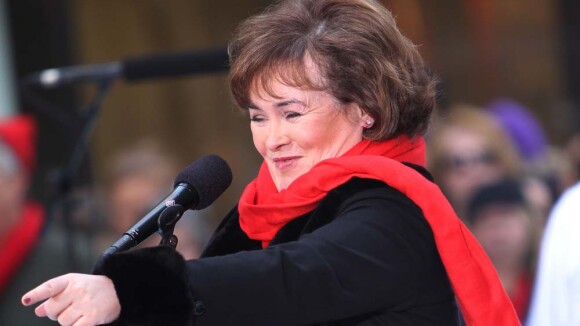 Susan Boyle, heureuse et blagueuse, savoure son succès digne des Beatles !
