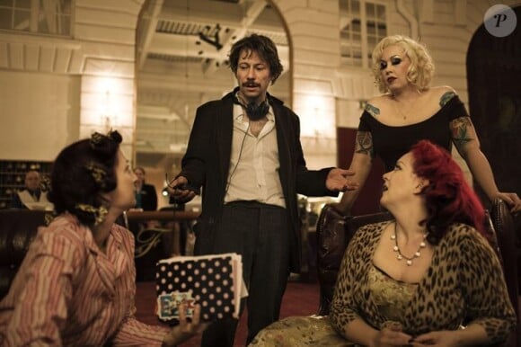 Mathieu Amalric et sa troupe dans son film Tournée, sortie en salles le 30 Juin 2010.