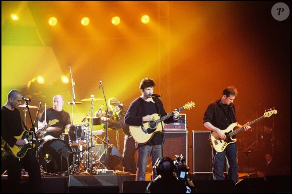 Serge Teyssot-Gay, Bertrand Cantat, Jean-Paul Roy et Denis Barthe de Noir Désir lors des Victoires de la musique, le 10 mars 2008.