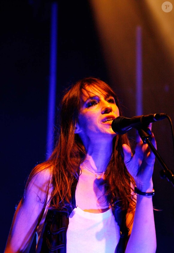 Charlotte Gainsbourg, concert à Londres, le 23 juin 2010