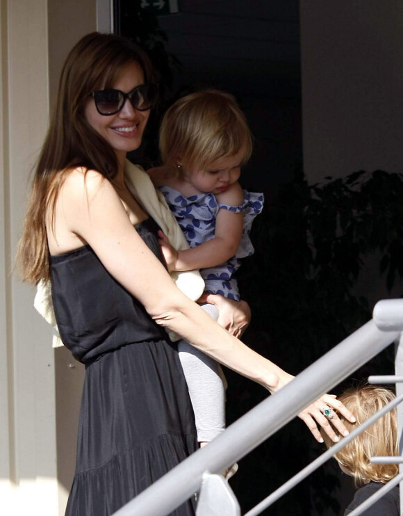 Angelina Jolie et sa fille Vivienne en juillet 2010