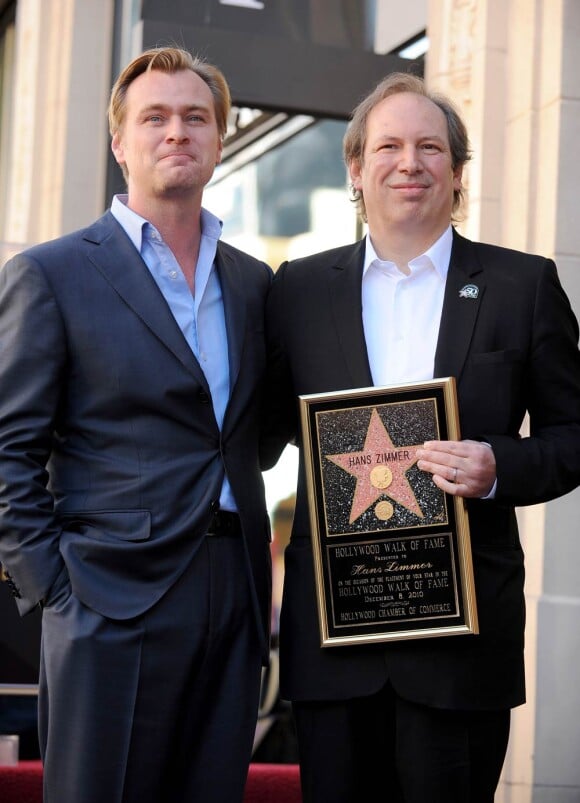 Hans Zimmer, ici avec le cinéaste Christopher Nolan, honoré par ses pairs, obtient son étoile sur le Walk of Fame de Hollywood Boulevard, à Los Angeles, le 8 décembre 2010.