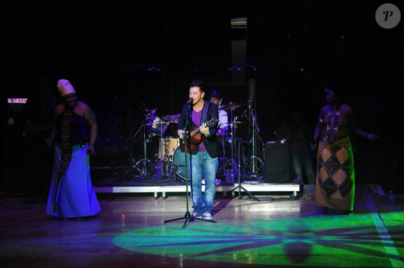 Christophe Maé chante en live à Monaco avec Shym en guest pour la princesse Stephanie de Monaco pour l'association Fight Aids Monaco et l'association de Pascal Olmeta Un sourire, un espoir pour la vie à Monaco le 10 décembre 2010