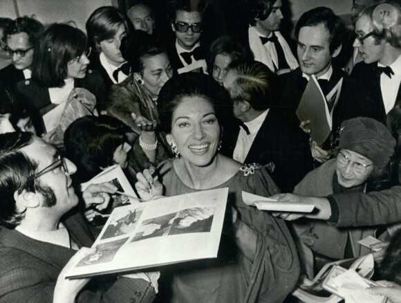 Dec. 12, 1973 - Paris Triumph For Maria Callas Following her triumphant appearances in London, Maria Callas, the World Famous Opera Singer, was given a Tremendous reception when She Appeared at the Theatre des Champs Elysees in Paris, where she is seen being beseiged by autograph hunters. Photo by © Keystone Press Agency/ZUMA Press Wire/ABACAPRESS.COM