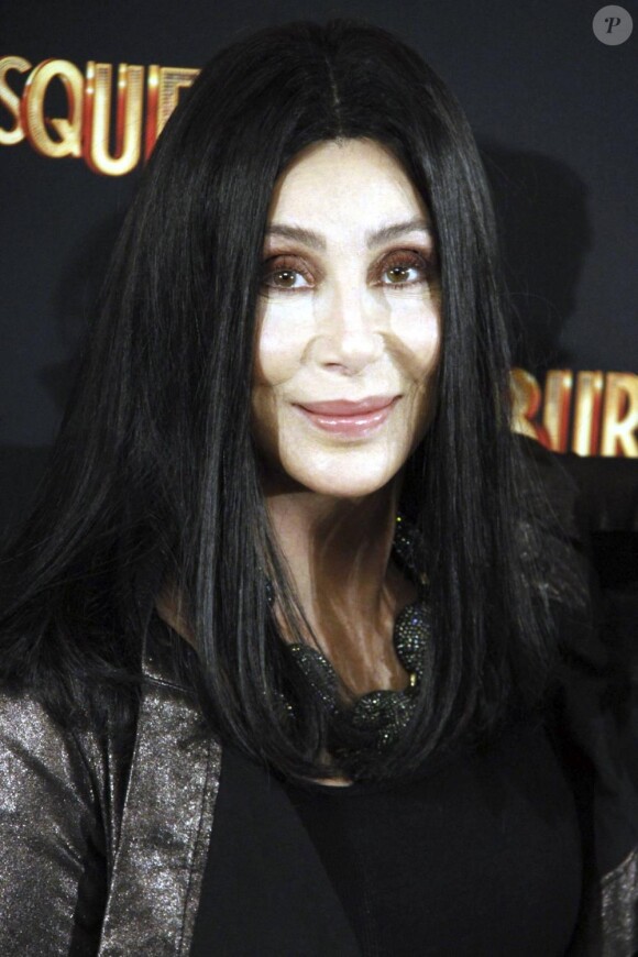 Cher sort son film Burlesque et assure un tour d'Europe promotionnel au mois de décembre 2010.
