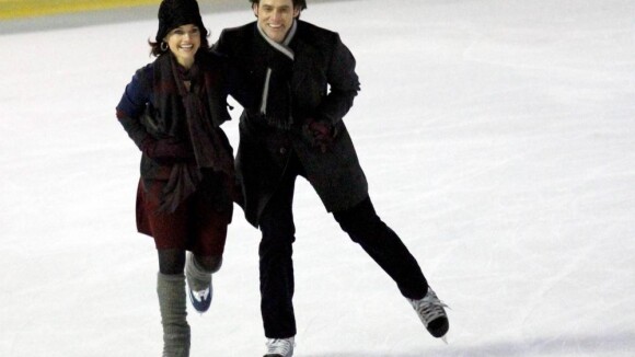 Jim Carrey : Sur la glace, il s'éclate avec la ravissante Carla Gugino !