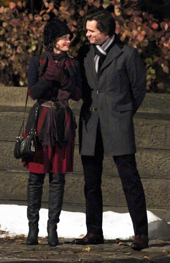 Jim Carrey et Carla Gugino, en plein tournage de Mr Popper's Penguins, à Central Park, à New York le 3 décembre 2010