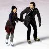 Jim Carrey fait du patin sur glace avec Carla Gugino, en plein tournage de Mr Popper's Penguins, à Central Park, à New York le 3 décembre 2010