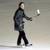 Jim Carrey fait du patin sur glace avec Carla Gugino, en plein tournage de Mr Popper's Penguins, à Central Park, à New York le 3 décembre 2010