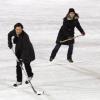 Jim Carrey fait du hockey sur glace avec sa fille Jane, en plein tournage de Mr Popper's Penguins, à Central Park, à New York le 3 décembre 2010
