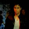 Enrique Iglesias ne s'encombre pas de romantisme pour Tonight (I'm fuckin' you), nouvel extrait très sexe de son album Euphoria ! Le clip qui l'accompagne s'avère assez fidèle au propos...