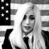 Lady GaGa adresse un message à ses fans et aux politiques pour faire abroger la loi "Don't ask, Don't tell", qui permet le renvoi des militaires homosexuels. Septembre 2010