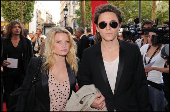 Mélanie Thierry et Raphaël à l'avant-première de Ces amours-là à Paris le, 12 septembre 2010.