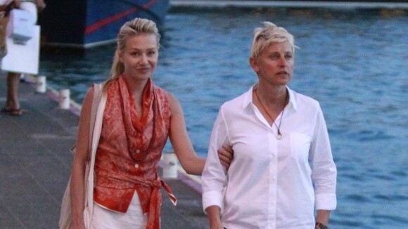 Portia de Rossi et Ellen DeGeneres toujours aussi in love sous le soleil !