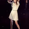 Taylor Swift, en concert en 2010 : une diva glacée aux looks sages, mais... qui aime se déguiser !