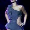Rihanna sur scène en 2010 : des looks urbains, souvent "agressifs" mais peu encombrés de fioritures, efficaces. La chevelure de la Barbadienne est son principal accessoire.