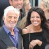 Jean-Paul Belmondo et Barbara Gandolfi, en juin 2010, à Paris, à l'anniversaire de Johnny Hallyday.