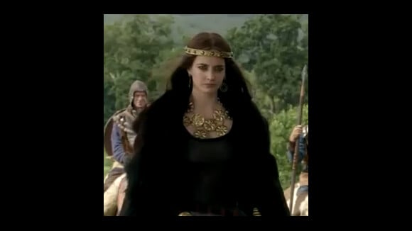 Eva Green, ensorcelante et sensuelle, au coeur de la légende du Roi Arthur !
