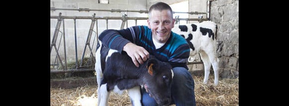 Benoît : A 37 ans, il est éleveur de vaches laitières dans les Vosges (Lorraine) dans la sixième saison de L'amour est dans le pré