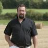 Sylvain : A 33 ans, il est éleveur de vaches et céréalier dans l'Orne (Basse-Normandie) dans la sixième saison de L'amour est dans le pré