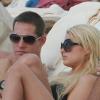 Paris Hilton s'offre un séjour à Hawaï pour les fêtes de fin d'année 2010, en compagnie de son petit ami Cy Waits, de sa soeur Nicky Hilton et de son petit ami David Katzenberg.
