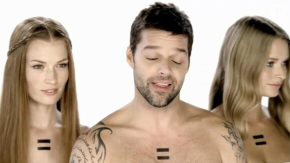 Images extraites du clip The best thing about me is you de Ricky Martin, janvier 2011