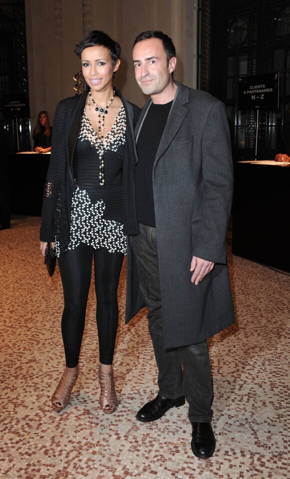 Sonia Rolland lors de la soirée Pirelli à Paris au Grand Palais le 13 janvier 2011 accompagnée de son meilleur ami MIchael Coste 