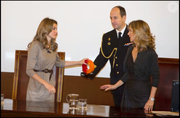 Letizia et Felipe d'Espagne à une remise de distinctions à la cité des sciences et de l'innovation en Espagne, le 13 janvier 2011.