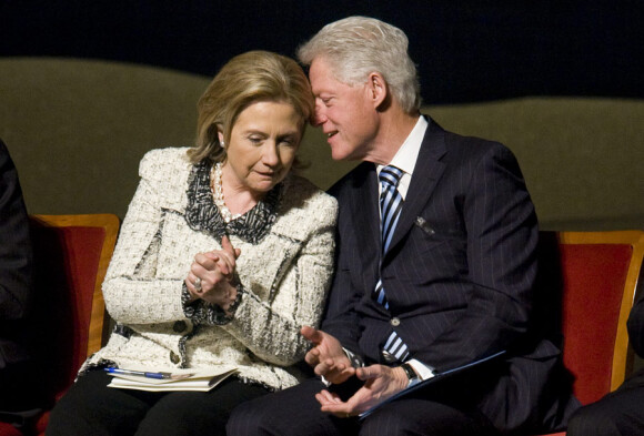 Bill et Hillary Clinton lors de la cérémonie en hommage au  diplomate Richard Holbrooke au Kennedy Center à Washington D.C, le 14  janvier 2011