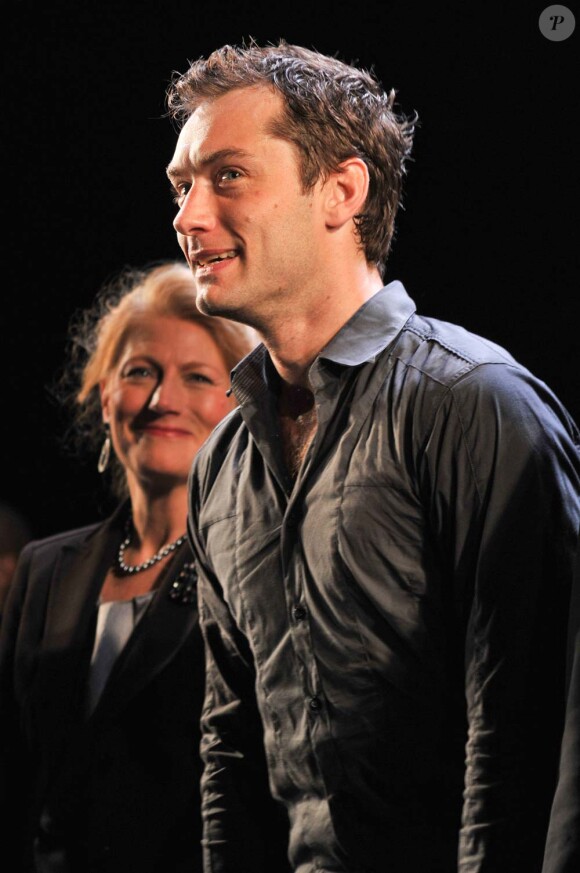 Jude Law sur scène dans Hamlet, à Londres, le 6 octobre 2009
