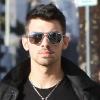 Kevin Jonas se promène dans les rues de Los Angeles, le jeudi 13 janvier.