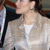 La princesse héritière Victoria de Suède a fait son arrivée dans les Emirats Arabes Unis le 17 janvier 2011, pour une visite de trois jours sur place, sans son époux le prince Daniel.
