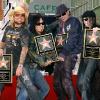 Mötley Crüe recevant son étoile sur le Walk of Fame d'Hollywood Boulevard en janvier 2006