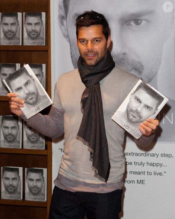 Ricky Martin signe son livre, initulée Moi, en Floride le 6 novembre 2010