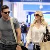 Eddie Cibrian et LeAnn Rhimes à l'aéroport de Burbank, Los Angeles, le 19 janvier 2011.