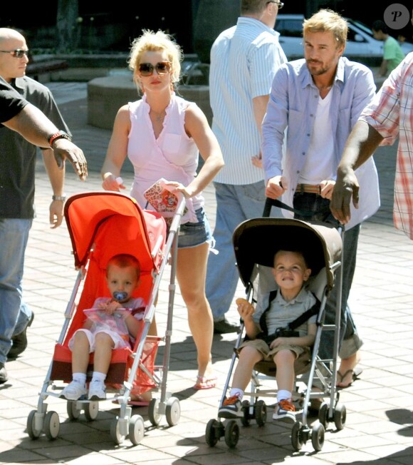 Britney Spears accompagnée de ses fils et de son compagnon Jason Trawick