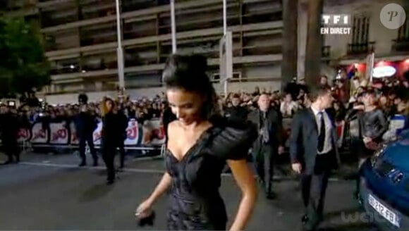 Shy'm arrive sur le tapis rouge des NRJ Music Awards à Cannes, samedi 22 janvier.