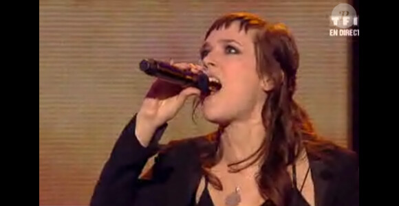 Zaz chante Je veux sur le plateau des NRJ Music Awards 2011.