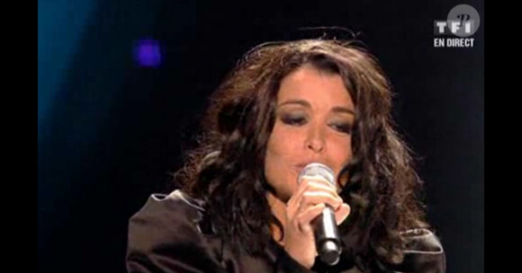 Jenifer interprète un medley de ses titres sur la scène des NRJ Music Awards 2011.