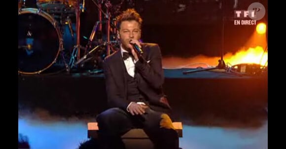 Christophe Maé interprète La Rumeur sur le plateau des NRJ Music Awards 2011, samedi 22 janvier.