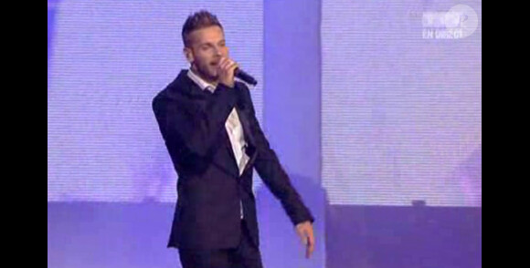 Plusieurs artistes rendent hommage à Daniel Balavoine lors de la cérémonie des NRJ Music Awards 2011.